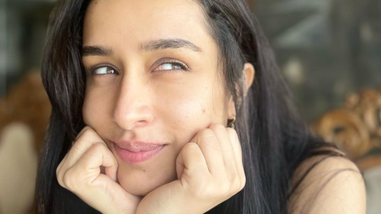 Shraddha Kapoor poses a million dollar question in front of fans