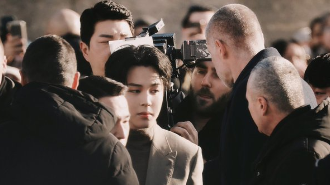 Jimin graces the Dior fashion show in Paris