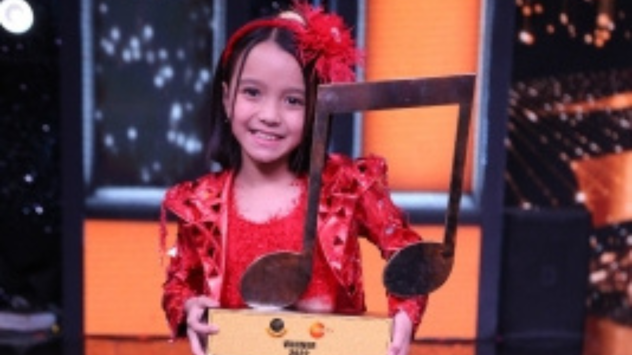 Sa Re Ga Ma Pa Li'l Champs Nine-year-old Jetshen Dohna Lama takes winner trophy home  (1)