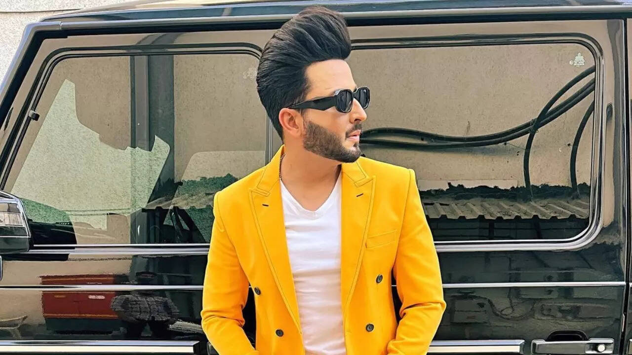 Dheeraj Dhoopar's go-to for making an outfit edgy