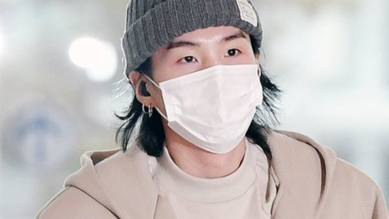 BTS star Suga's airport look