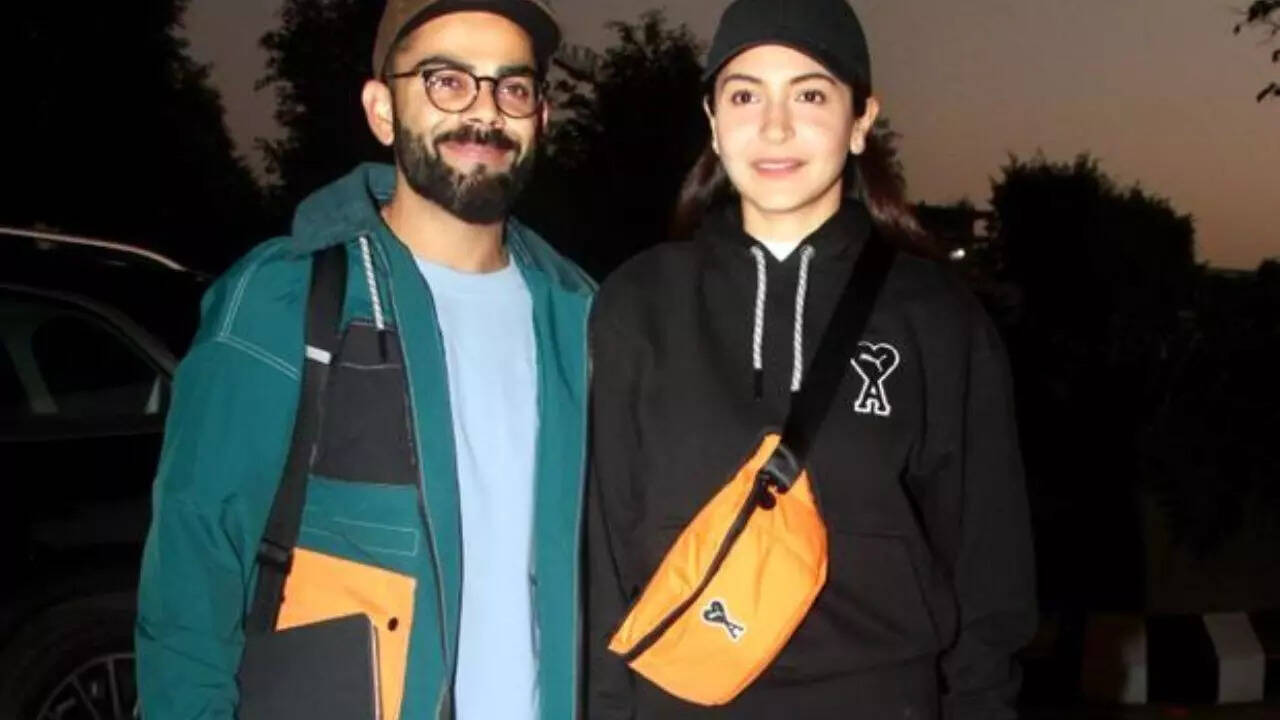 Anushka Sharma, Virat Kohli at Mumbai airport