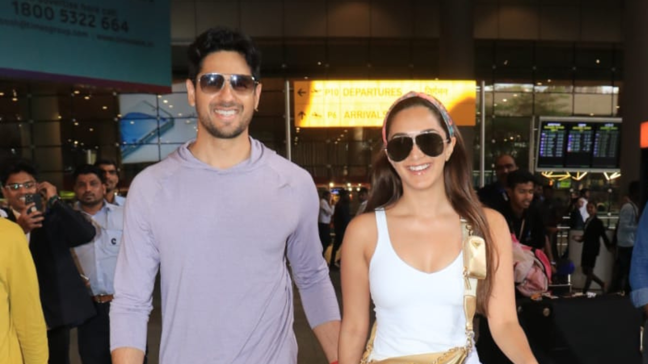 Sidharth And Kiara at airport