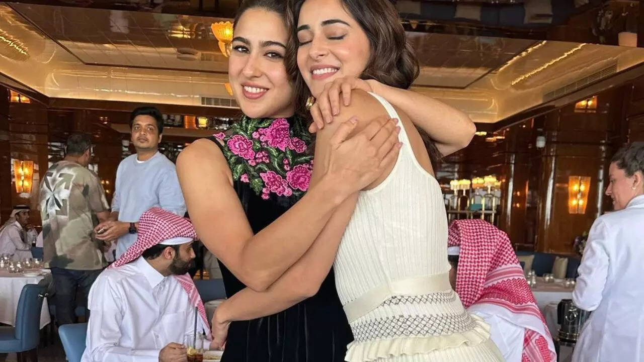 Sara Ali Khan, Ananya Panday's new photos from Qatar