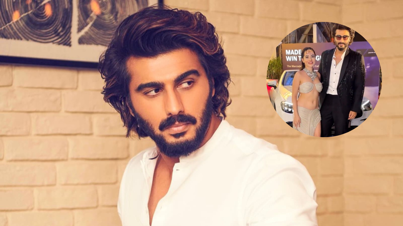 Urfi Javed poses with Arjun Kapoor but her BOLD strapless outfit steals the show. WATCH