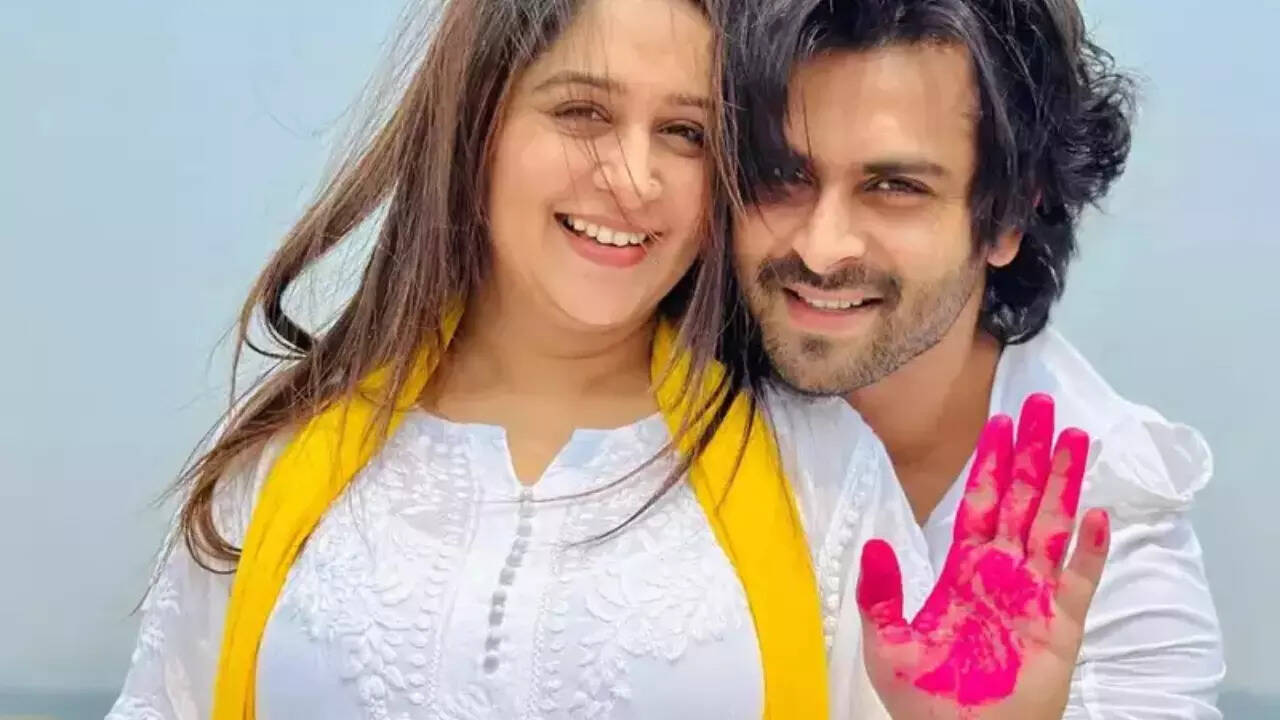 Dipika Kakar and Shoaib Ibrahim play Holi