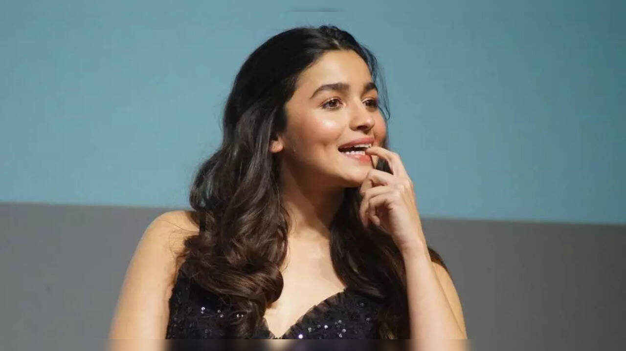 When Birthday Girl Alia Bhatt revealed her favourite s*x position, and it is... (credits: pinterest)