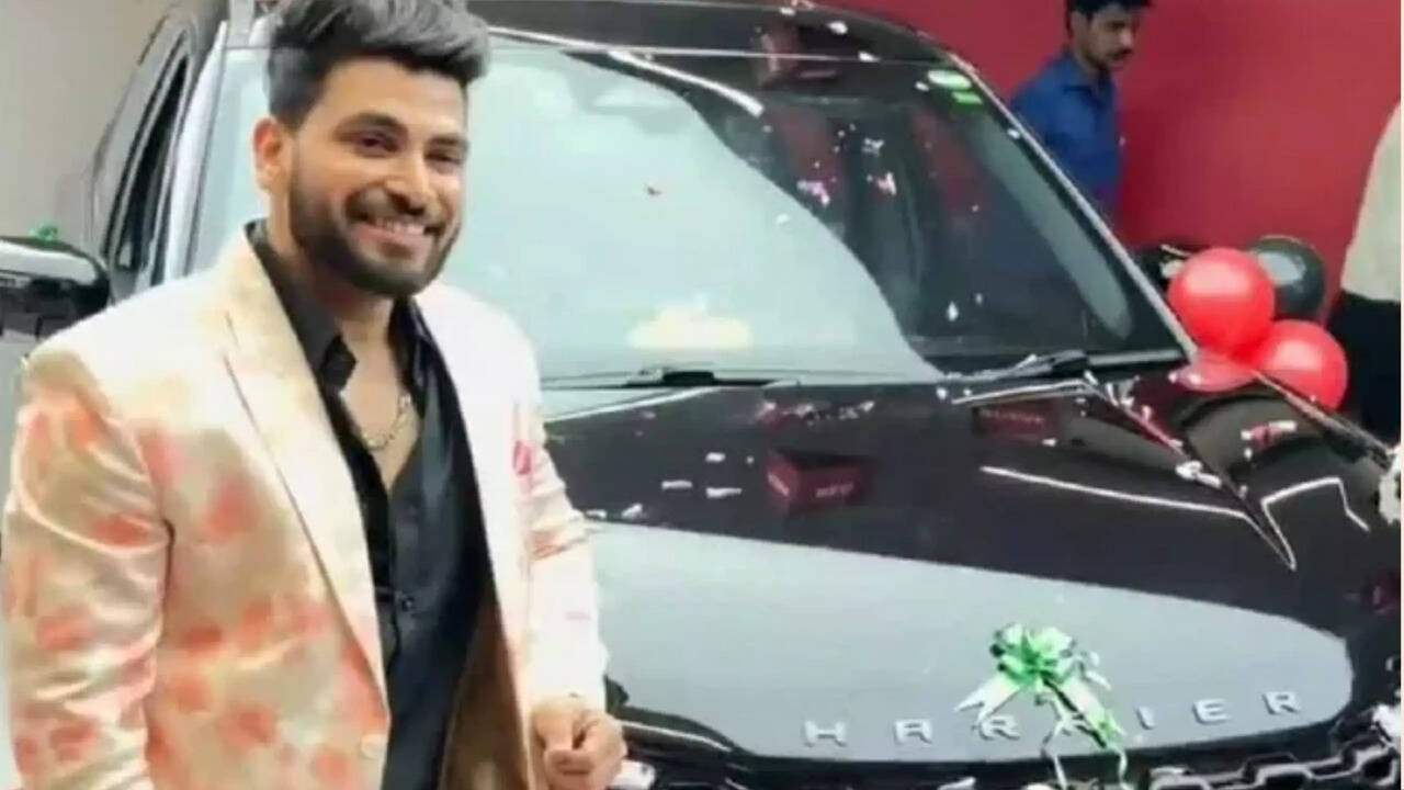 Shiv Thakare buys a new car