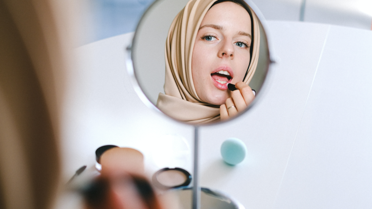 How to do a no-makeup look. Pic Credit: Pexels