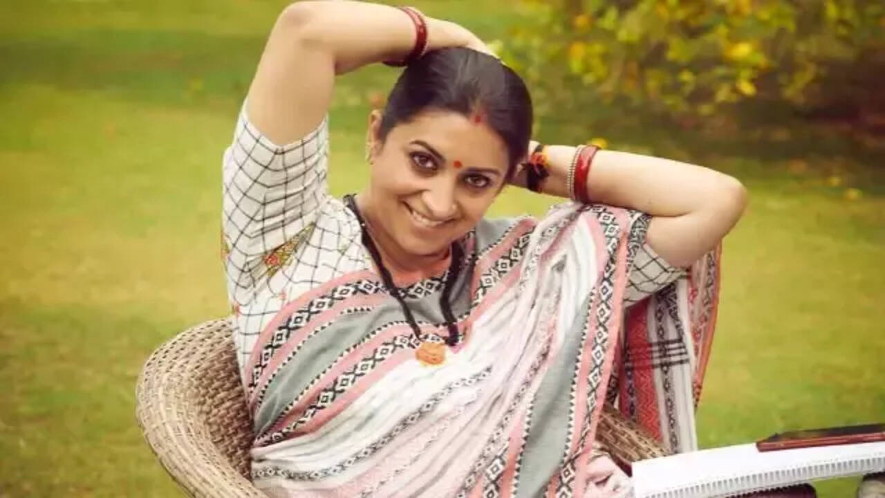 Union Minister Smriti Irani grooves to Roop Tera Mastana. Watch VIRAL video