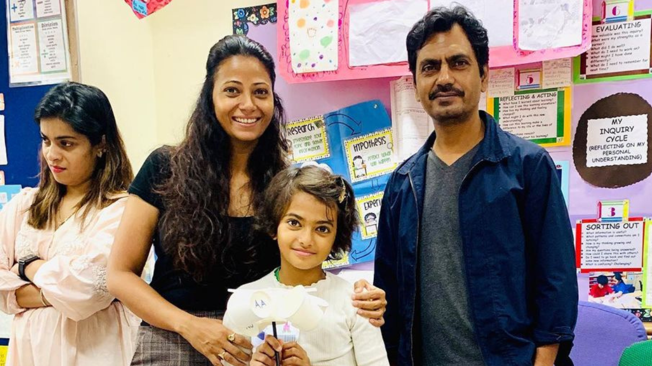 Aaliya Siddiqui and Nawazuddin Siddiqui with kids (Image Source: Twitter)