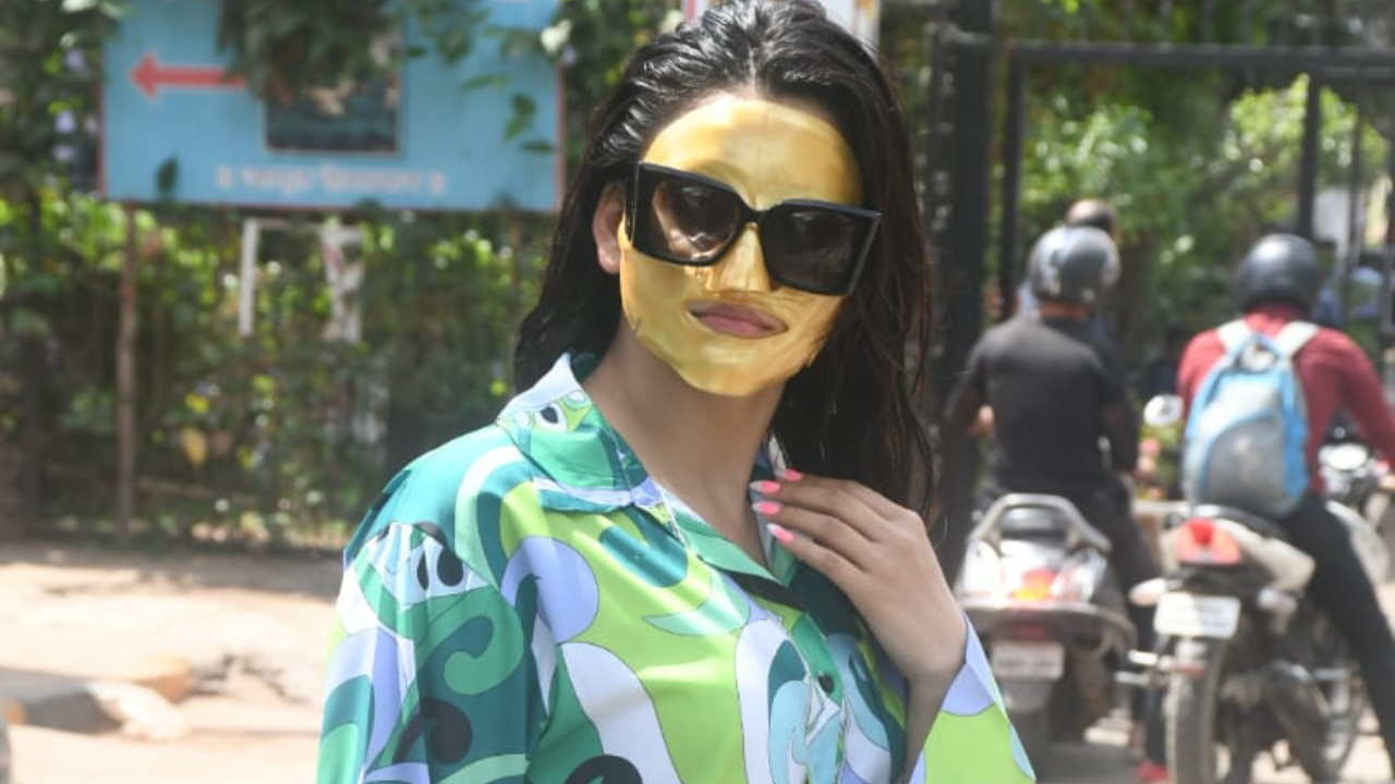 Urvashi Rautela poses with 24k Gold face mask