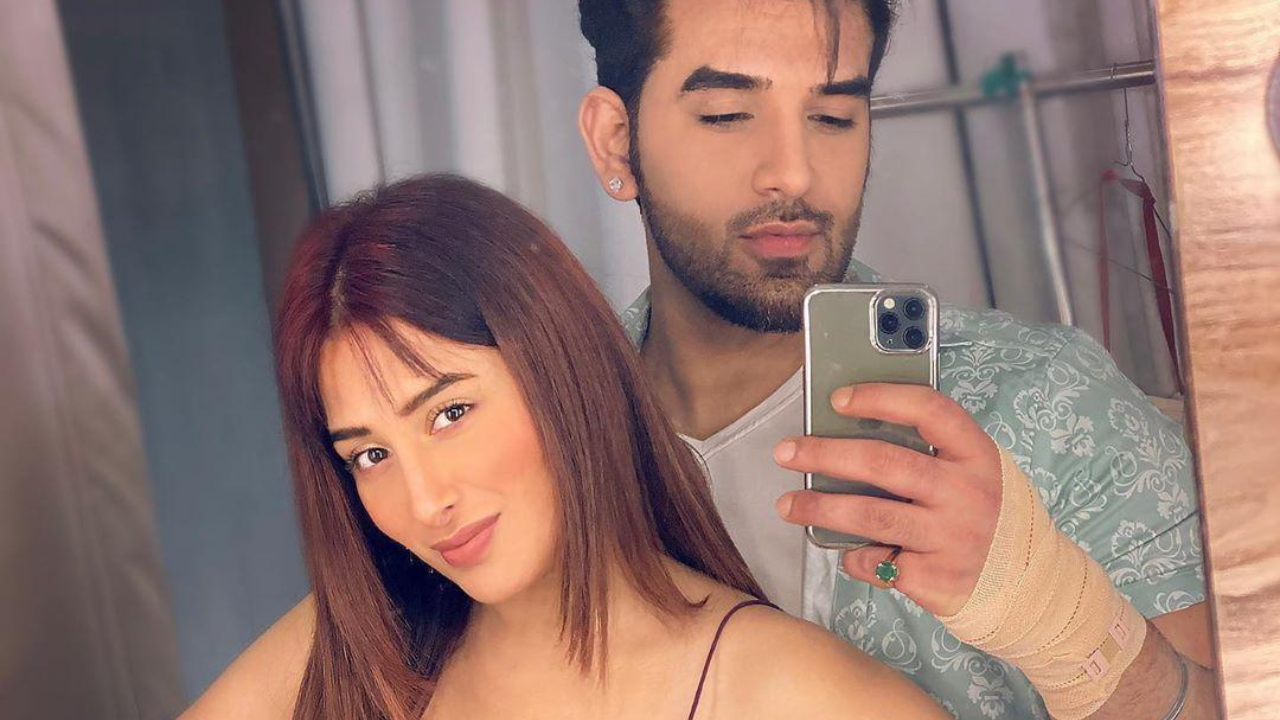 Paras reacts to breakup rumours