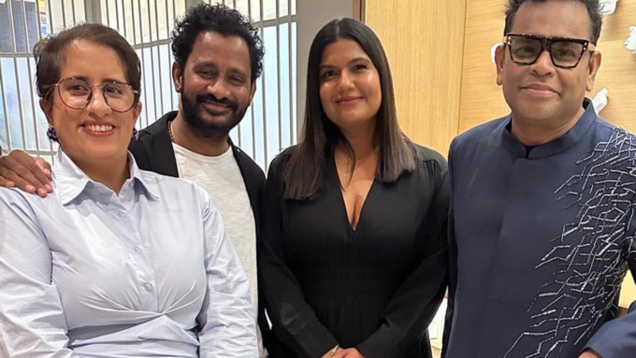 Guneet Monga  Poses With Fellow Oscar Winners, Kartiki Gonsalves, AR Rahman, Resul Pookutty