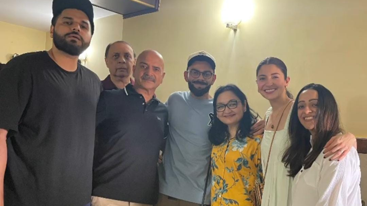 Anushka Sharma and Virat Kohli with fam