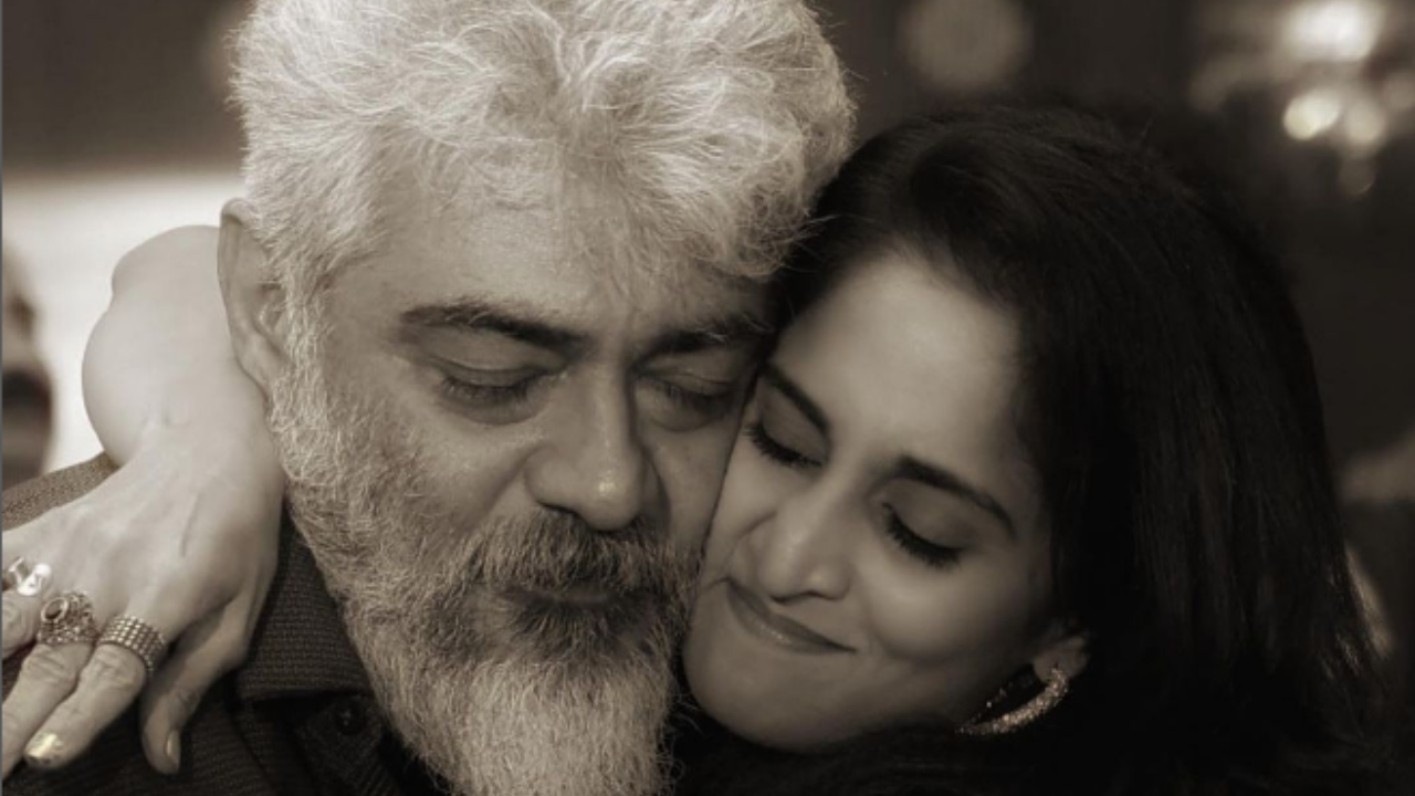 Shalini drops mushy picture with Ajith Kumar