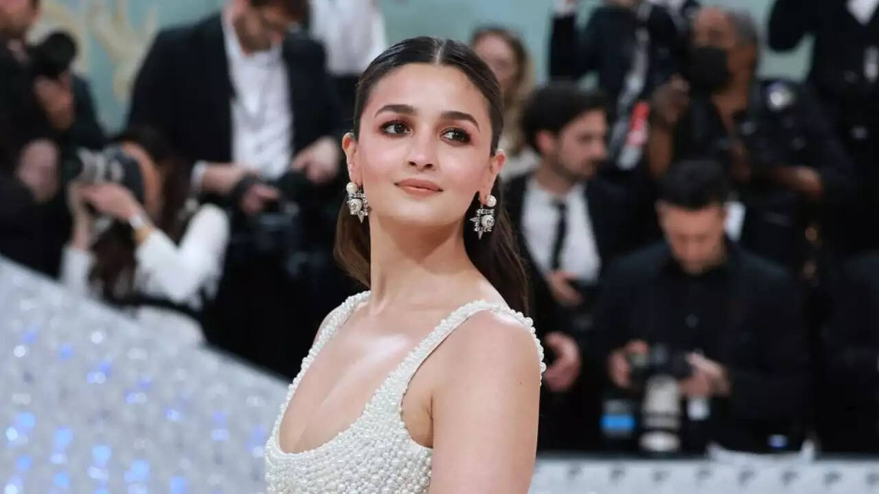 Neetu Kapoor Goes 'Stunning' As She Hails Alia Bhatt's Princessy Look At Met Gala 2023